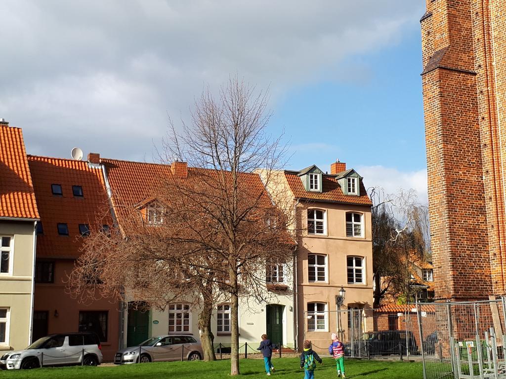 Nikolaikirch-Hof Wismar Exterior foto